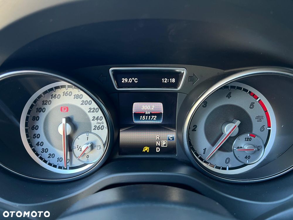 Mercedes-Benz GLA 200 d 4Matic 7G-DCT Urban - 16