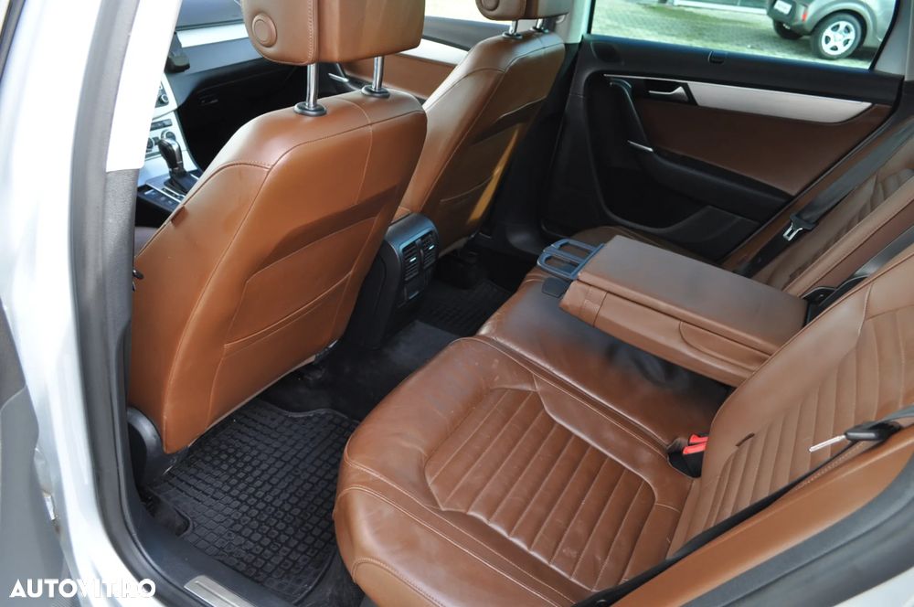 Volkswagen Passat Variant 2.0 TDI Blue TDI DSG Highline - 13