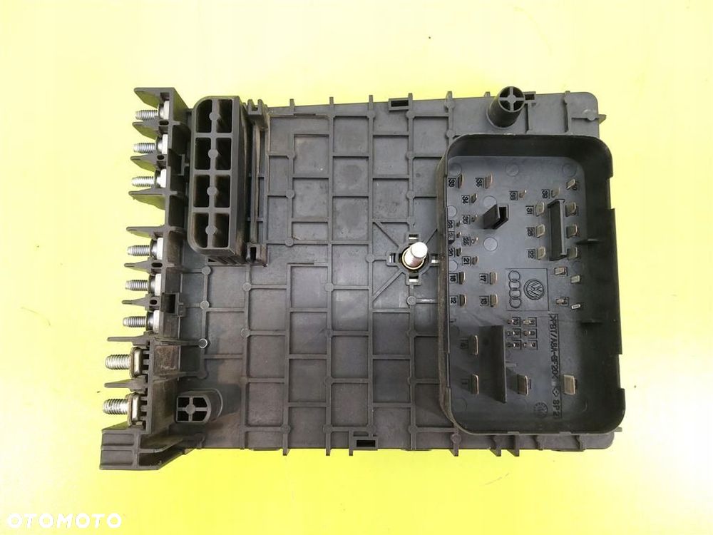 Skrzynka bezpieczników VW Passat B6 1.9TDI 105KM 2005-2010 3CO937125 - 2