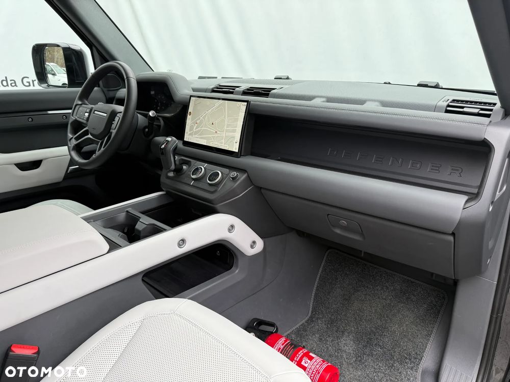 Land Rover Defender 90 D250 X-Dynamic SE - 8