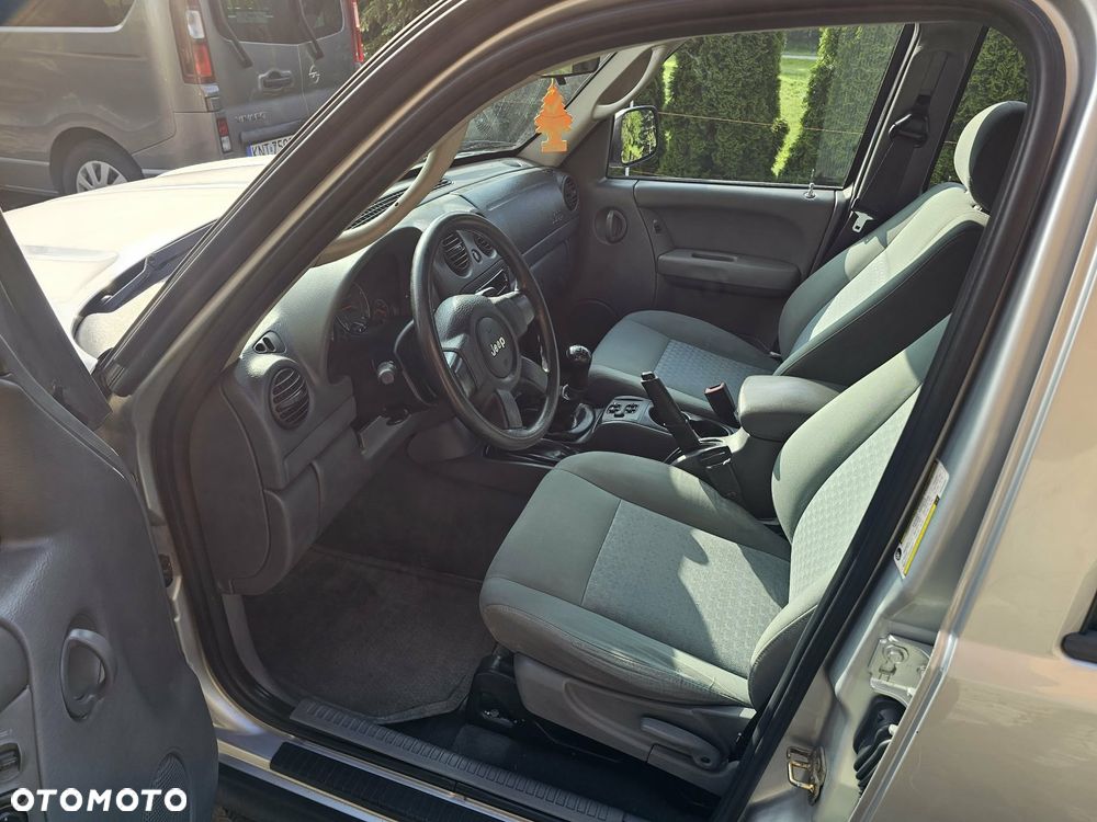 Jeep Cherokee 2.8 CRD Sport - 8