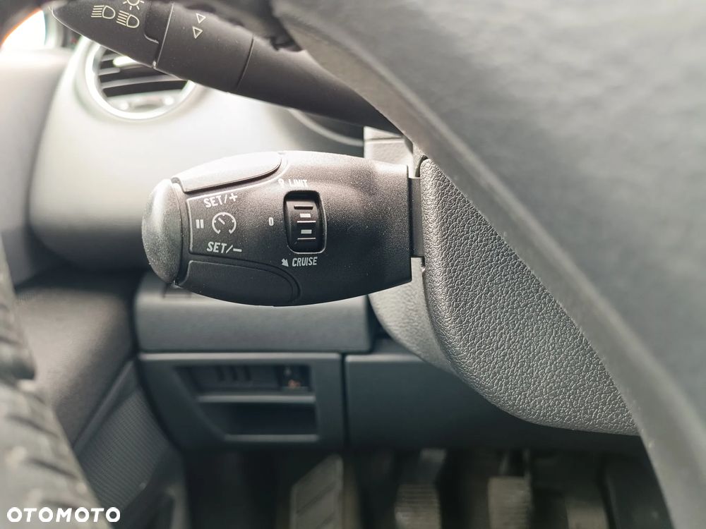 Peugeot 5008 1.6 THP Family 7os - 26