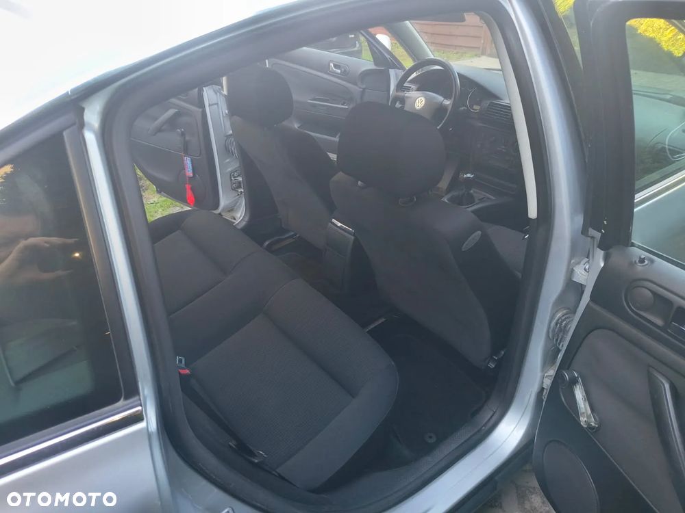 Volkswagen Passat 1.6 Basis - 12