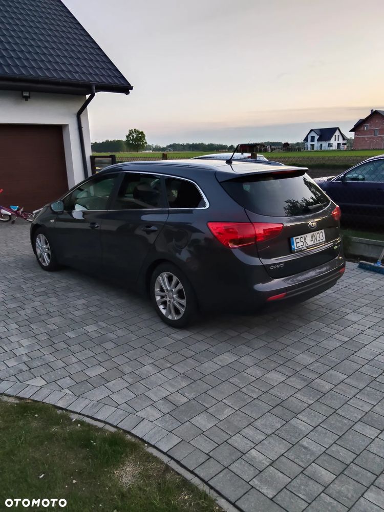 Kia Ceed 1.6 CRDi 128 Dream Team Edition - 9