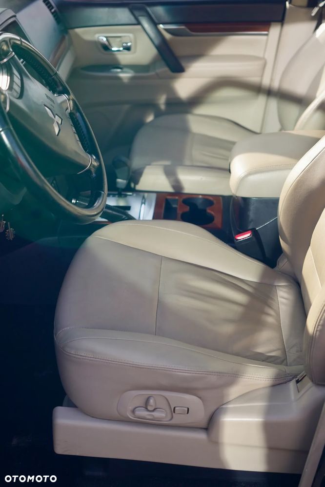 Mitsubishi Pajero 3.2 DID Instyle - 23