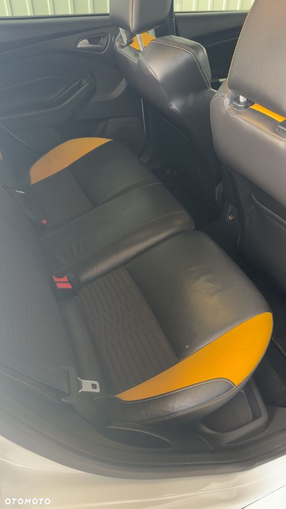 Ford Focus SW ST - 12