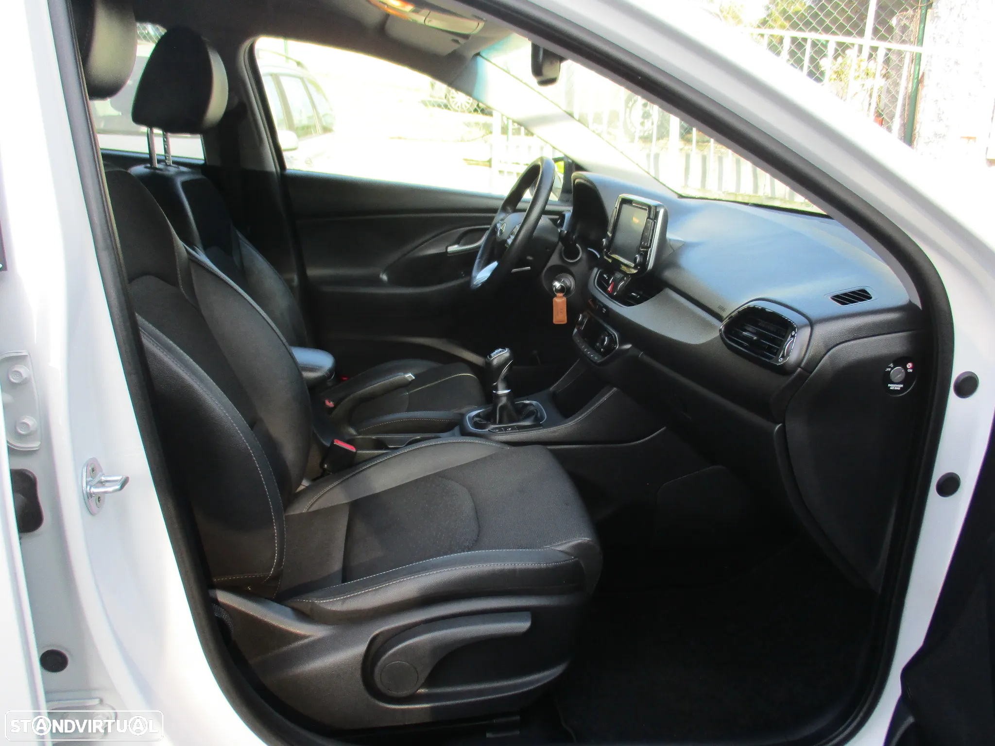 Hyundai i30 1.6 CRDI Comfort+Navi - 24