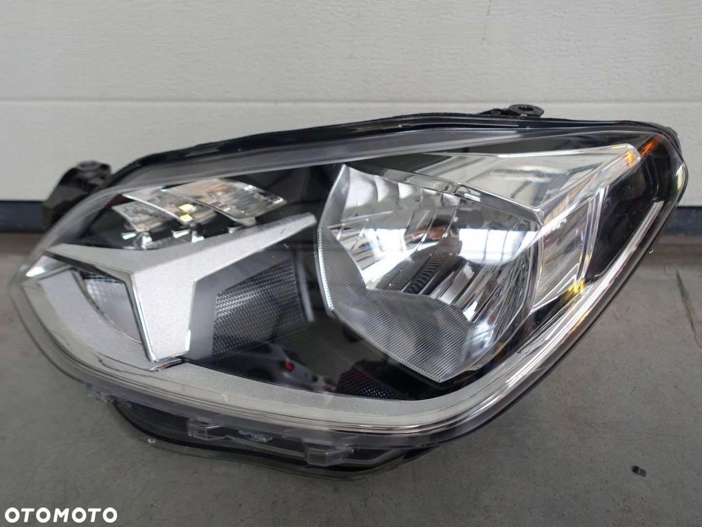 LAMPA PRZÓD PRZEDNIA LEWA REFLEKTOR LEWY BEZ LED VW UP UP LIFT 2017- IGŁA - 1
