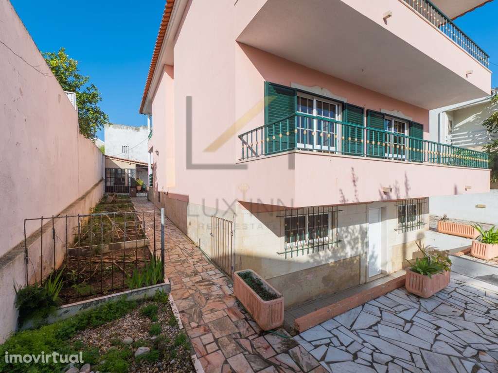 Moradia T4 + 1 com excelente localização e grande potencial - Grande imagem: 5/60