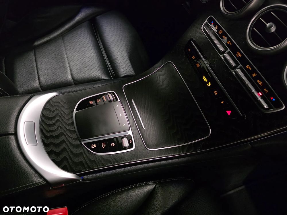 Mercedes-Benz GLC 300 de 4Matic 9G-TRONIC AMG Line Plus - 21