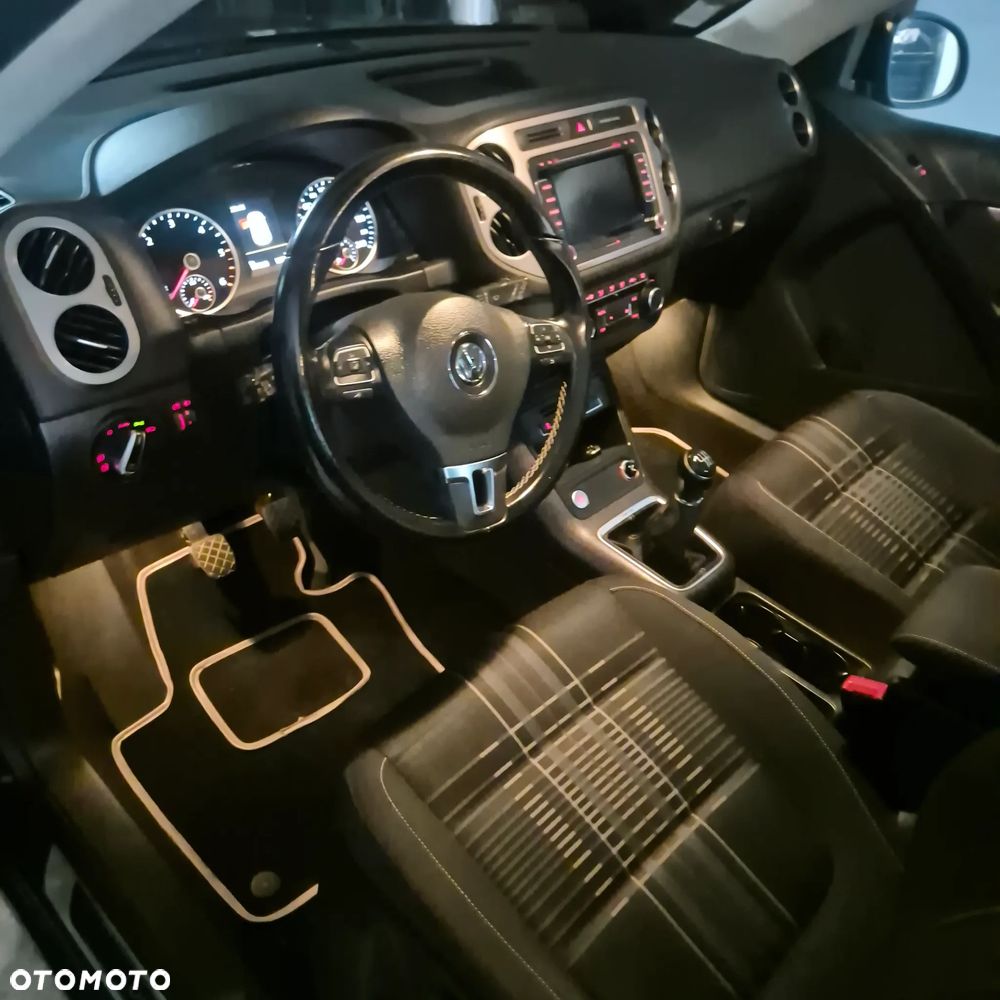 Volkswagen Tiguan 2.0 TDI DPF 4Motion BlueMotion Technology Lounge Sport & Style - 13