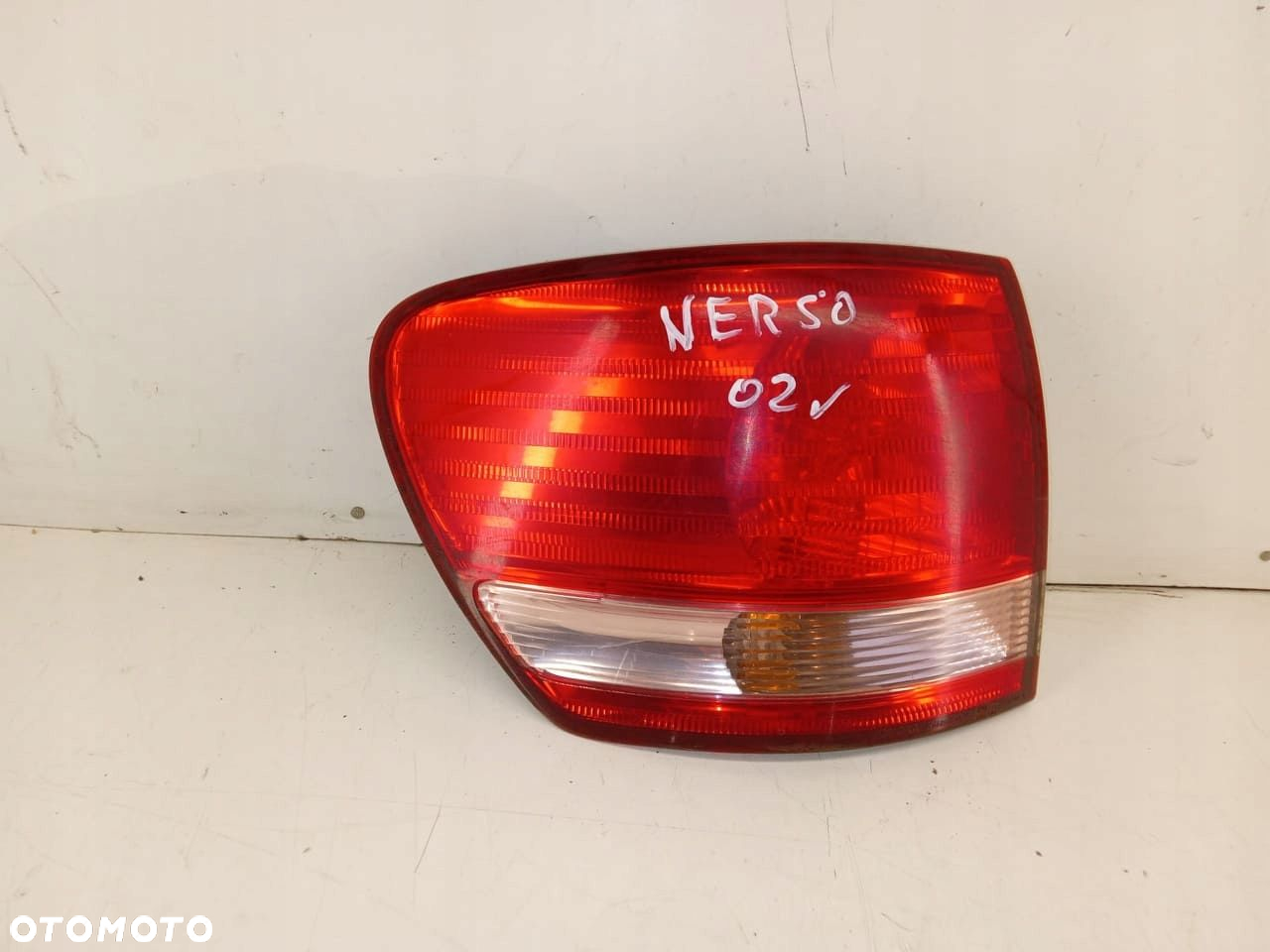 LAMPA TYLNA LEWA TYŁ TOYOTA AVENSIS VERSO - 2