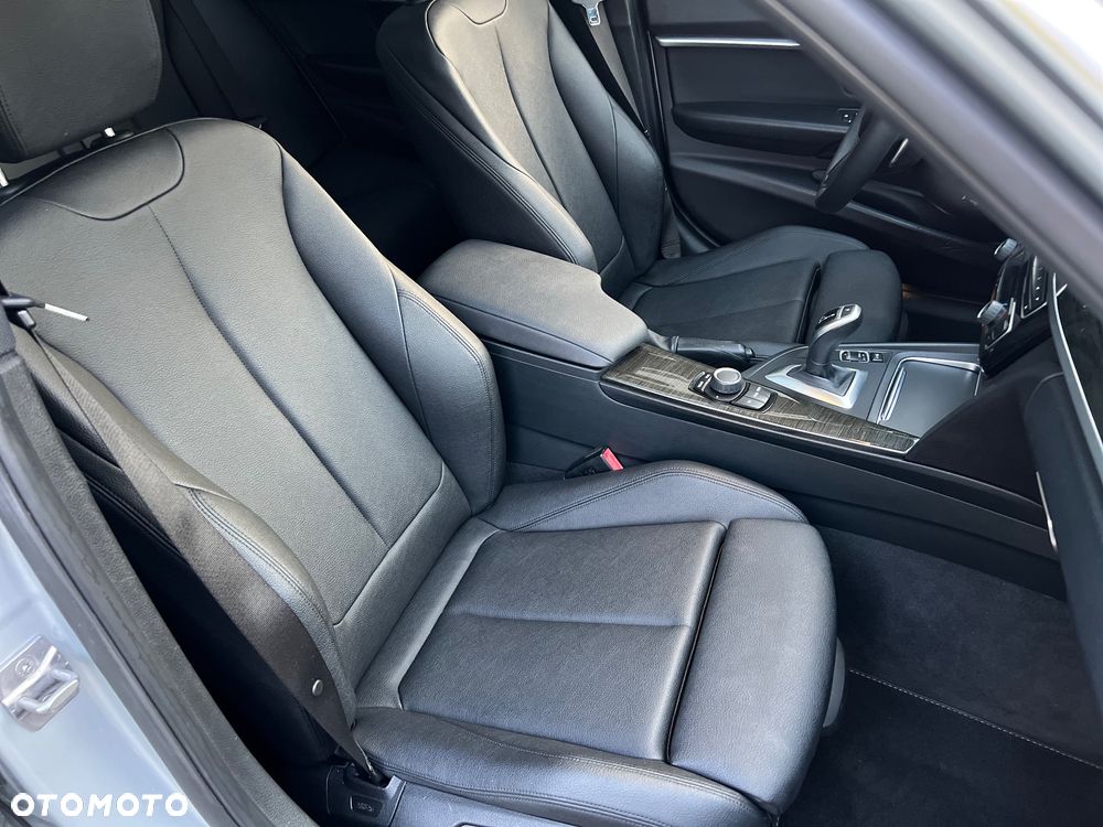 BMW Seria 3 330i - 14