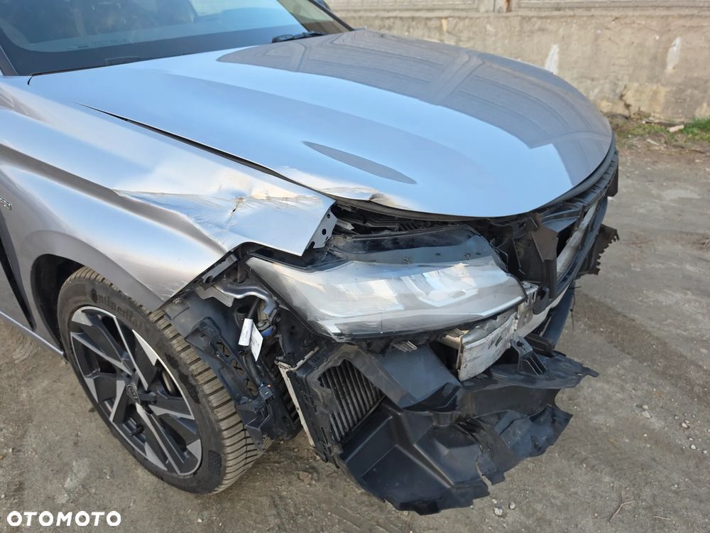 Peugeot 308 1.6 Hybrid PHEV Allure EAT8 - 28