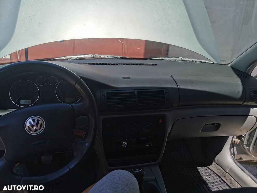 Volkswagen Passat - 11