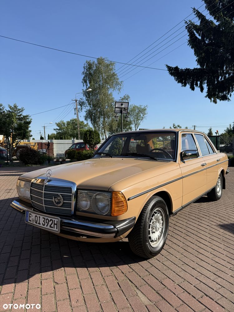 Mercedes-Benz W123 - 1