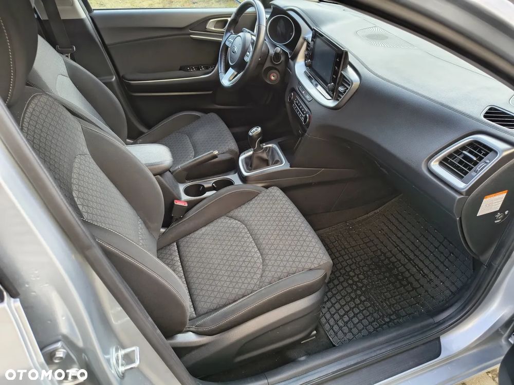 Kia Ceed - 11