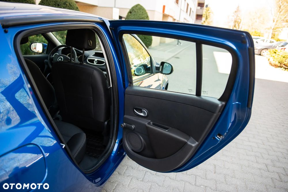 Renault Clio 1.2 16V Confort Authentique - 21