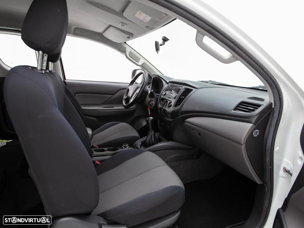 Mitsubishi L200 2.4 DI-D Club Invite 4WD c/iva - 9