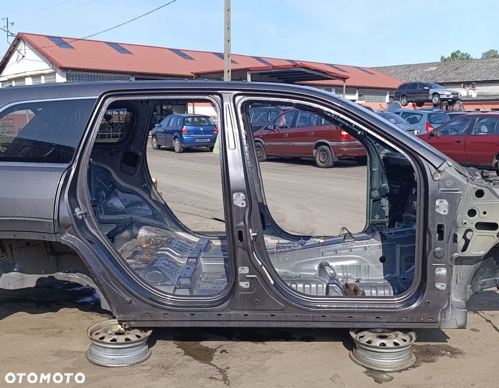 PRÓG PRAWY JEEP GRAND CHEROKEE IV WK2 3.0 CRD - 1