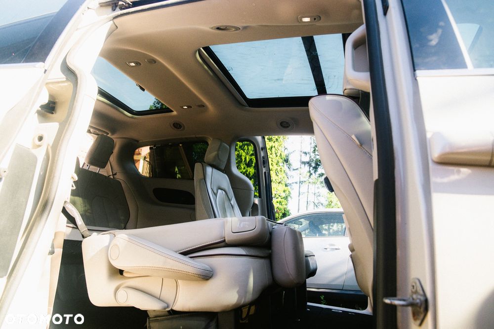 Chrysler Pacifica - 15