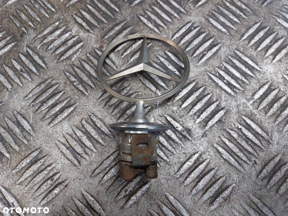 EMBLEMAT ZNACZEK LOGO GRILL MERCEDES-BENZ W210 E KLASA - 1