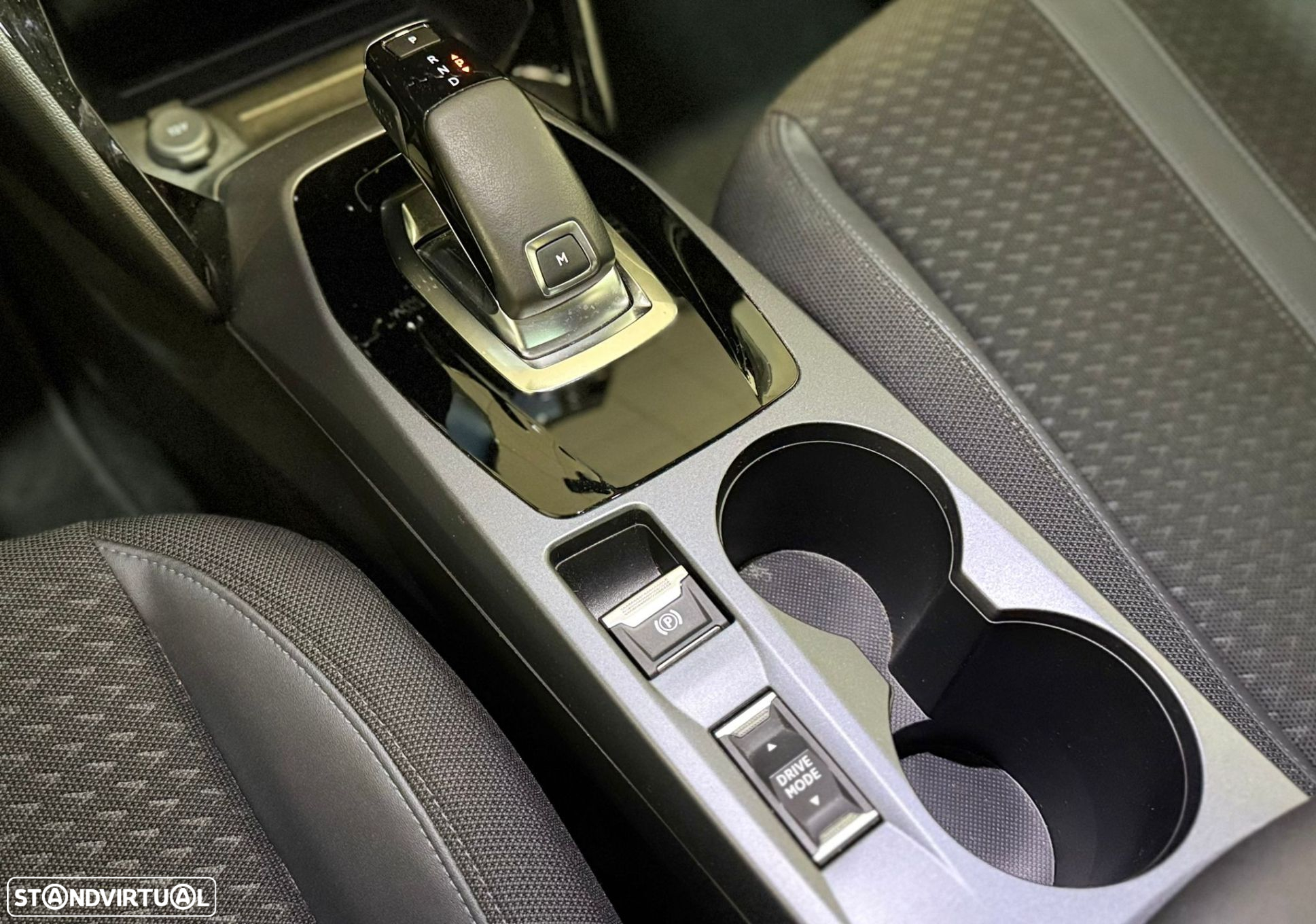 Peugeot 2008 1.2 PureTech Allure EAT8 - 16