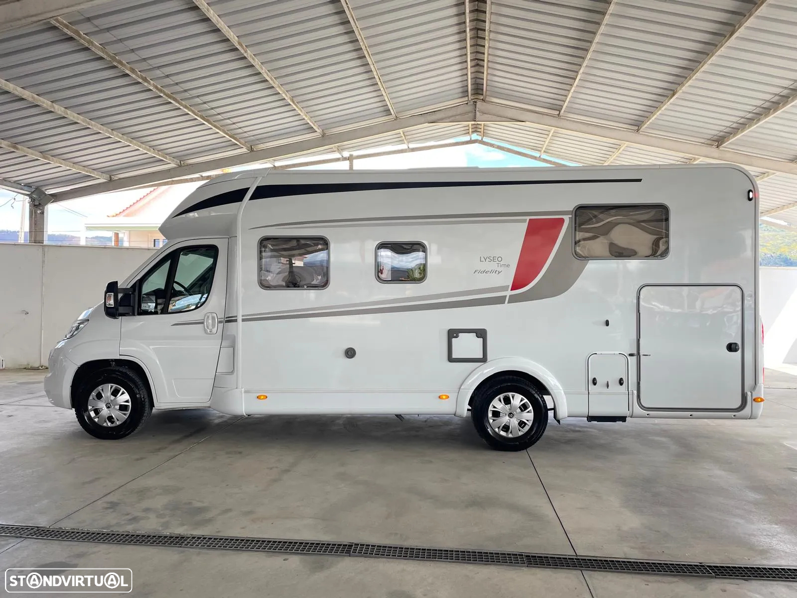 Burstner Lyseo Time Fidelity - Autocaravana c/Camas Central e Elevatória - 2