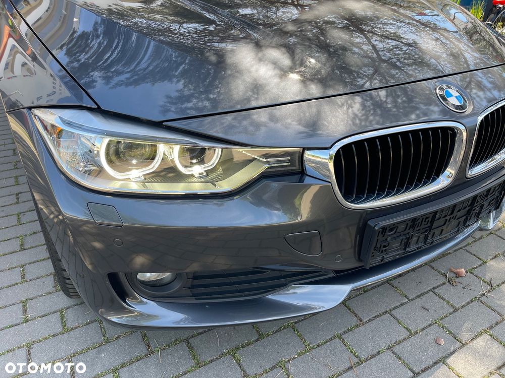 BMW Seria 3 320i - 32