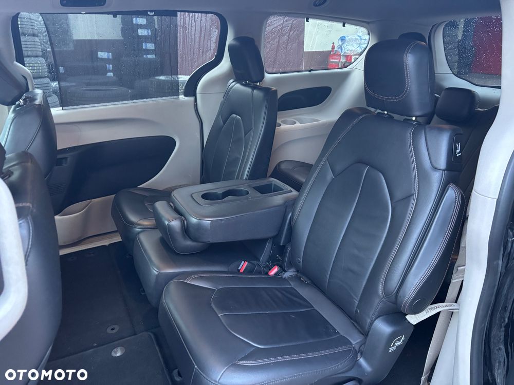 Chrysler Pacifica - 9