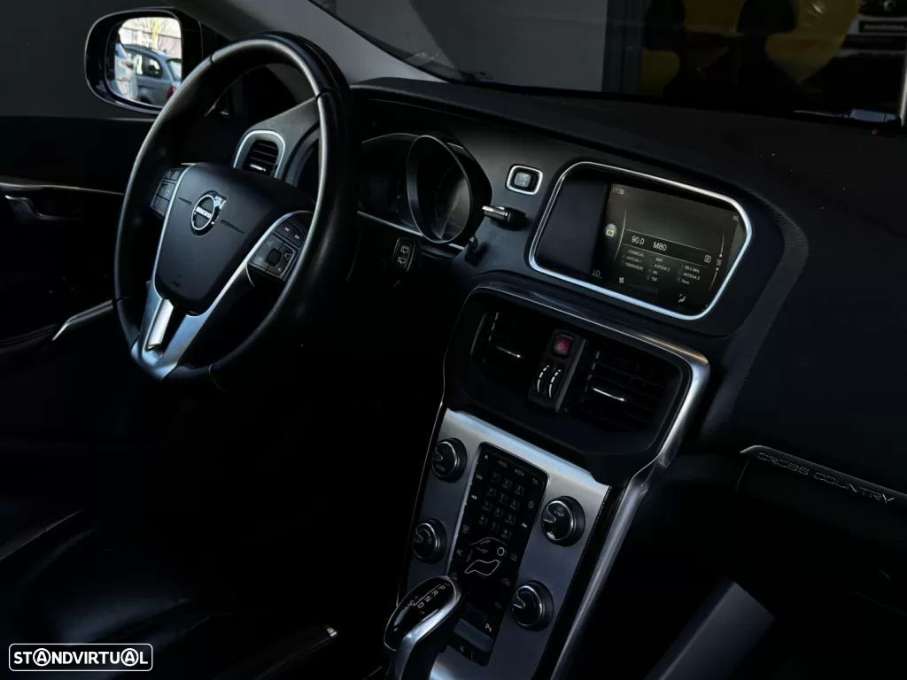 Volvo V40 Cross Country 2.0 D2 VOR Geartronic - 25