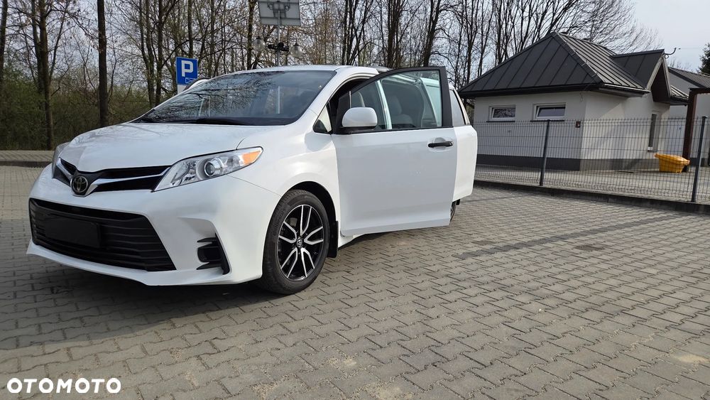 Toyota Sienna - 4