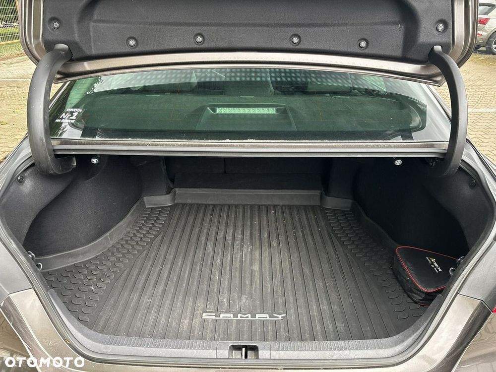 Toyota Camry 2.5 Hybrid Prestige CVT - 21