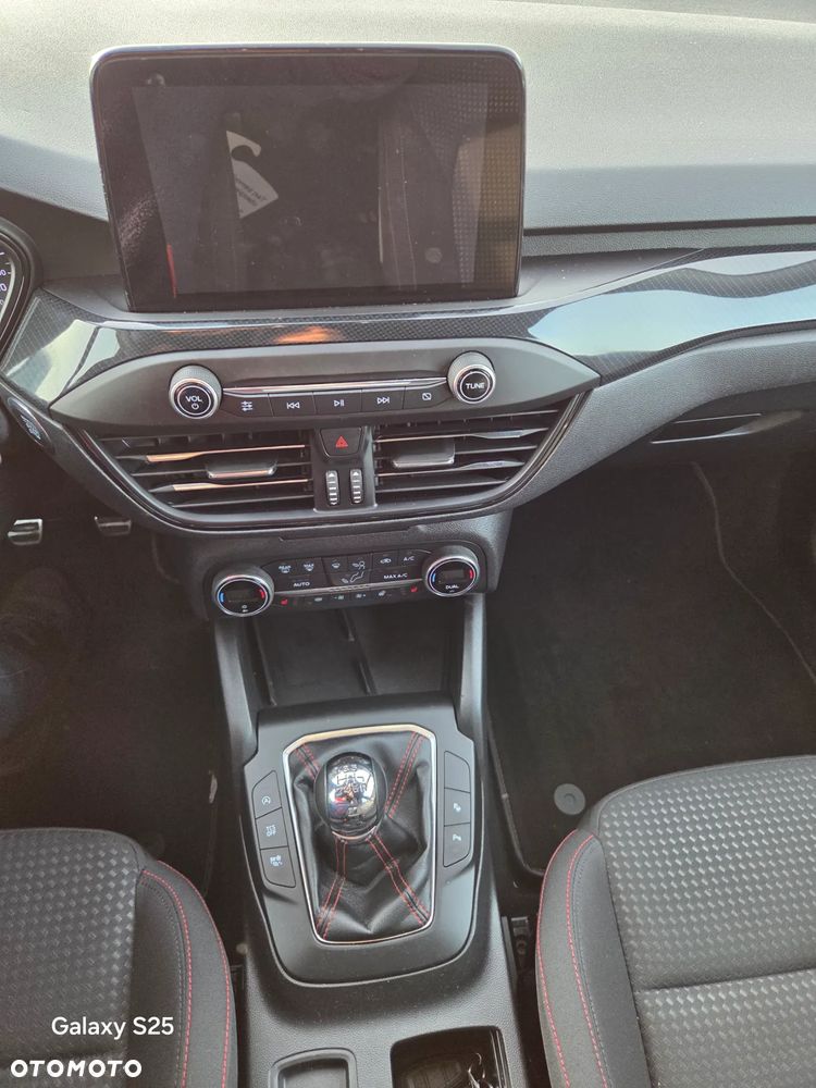 Ford Focus 1.0 EcoBoost Hybrid ST-LINE - 16