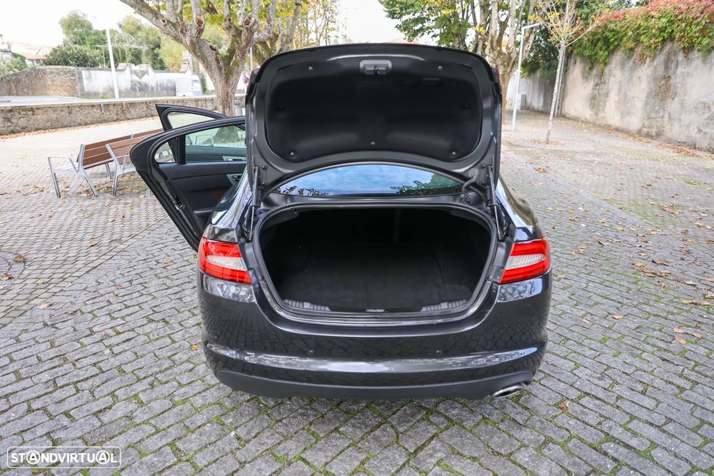 Jaguar XF 2.2 D Premium Luxury - 24