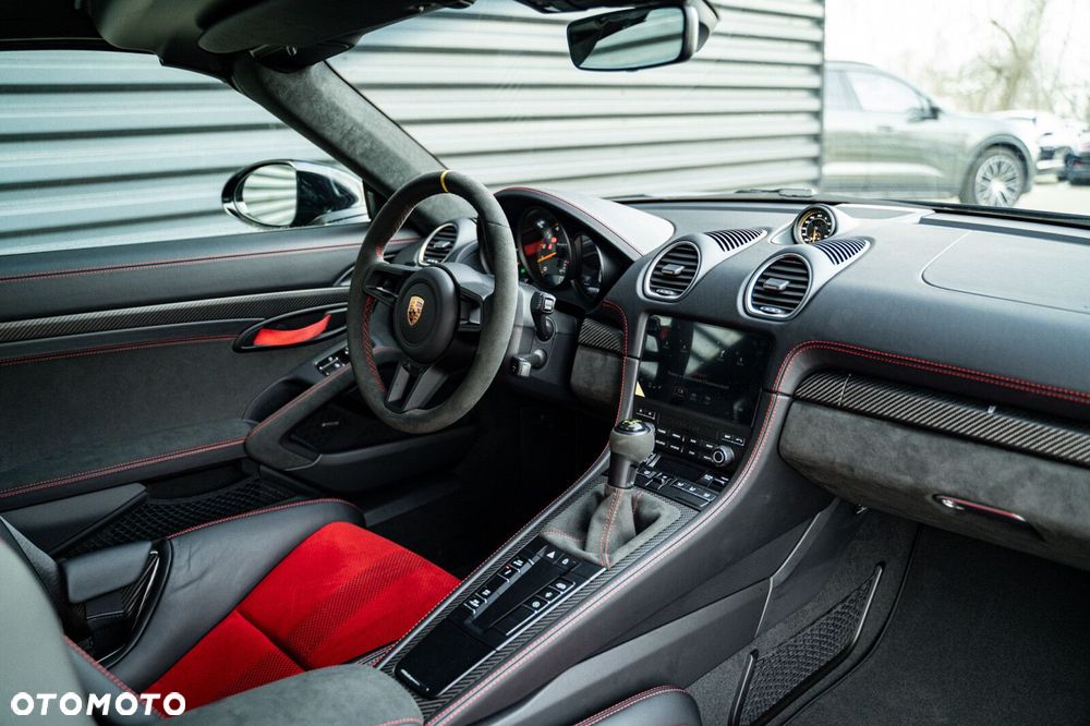 Porsche 718 Spyder - 18