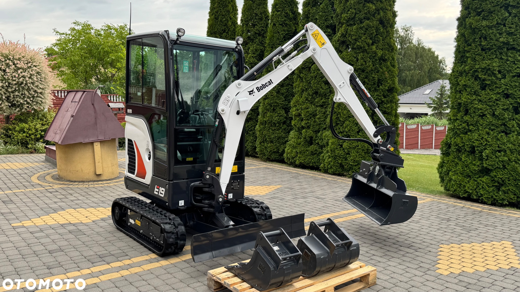 Bobcat E19 / rok 2024 / liczba godzin 4 / kupiona u dealera w Polsce / stan NOWA / komplet 3 łyżek / skarpówka hydrauliczna / - 23