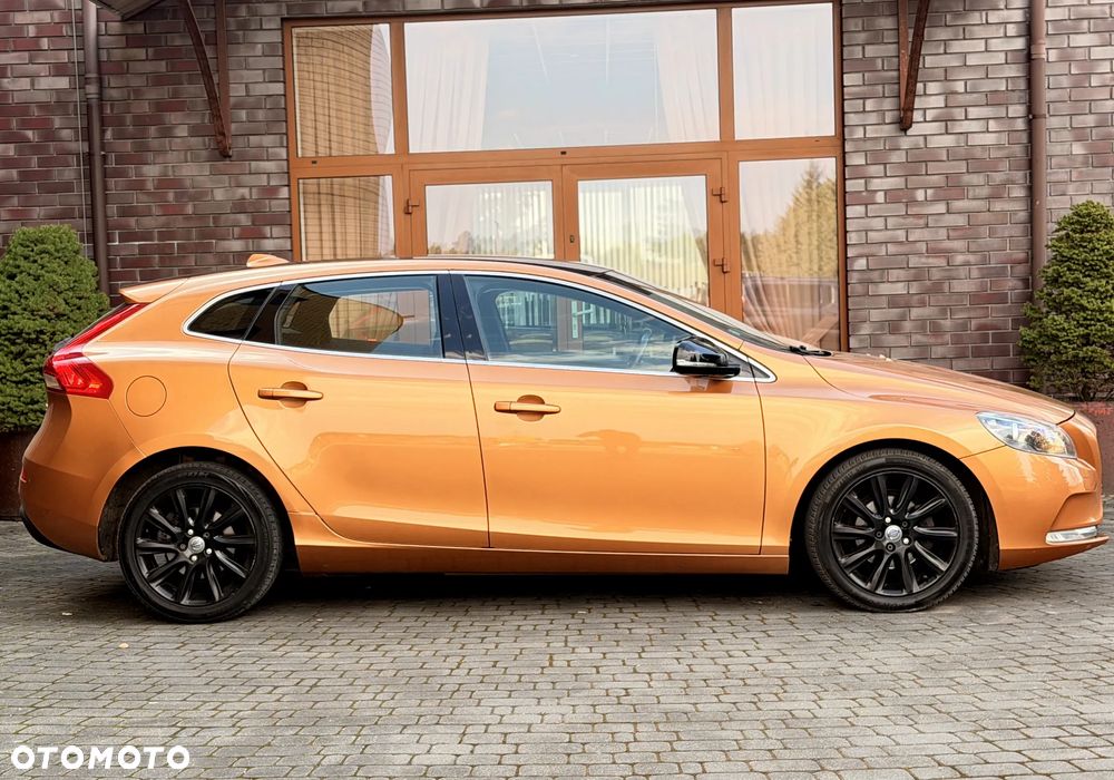 Volvo V40 D2 R Design - 16