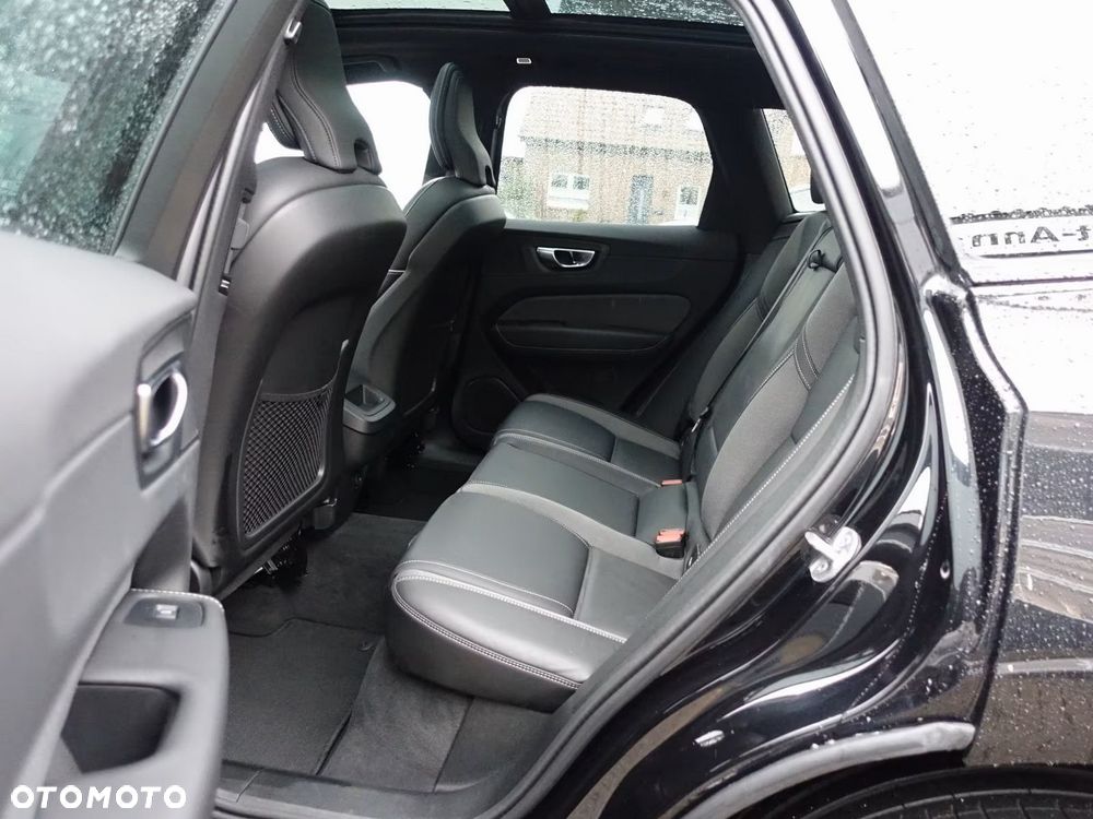Volvo XC 60 B5 B AWD Plus Black Edition - 17