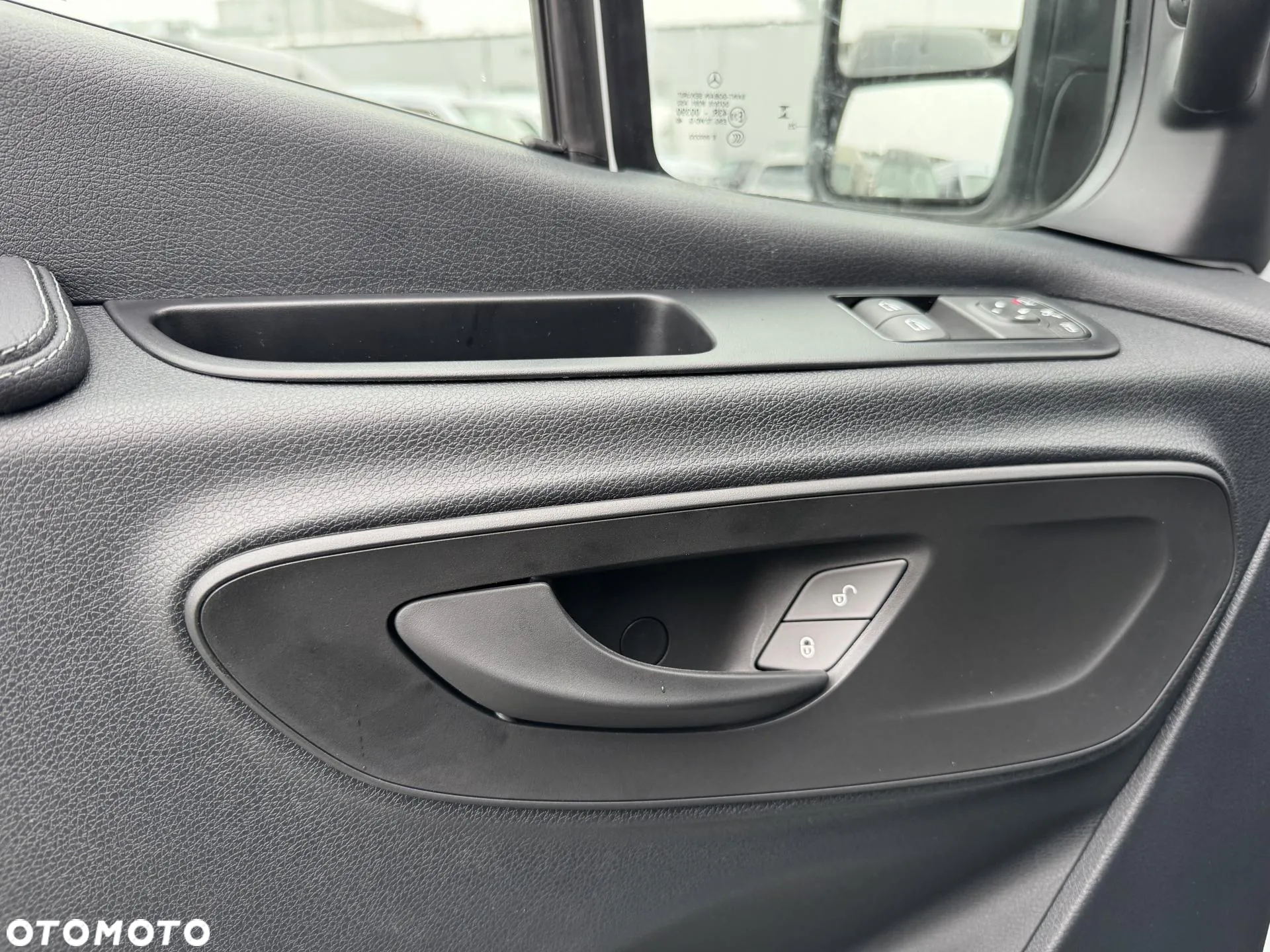 Mercedes-Benz Sprinter - 12