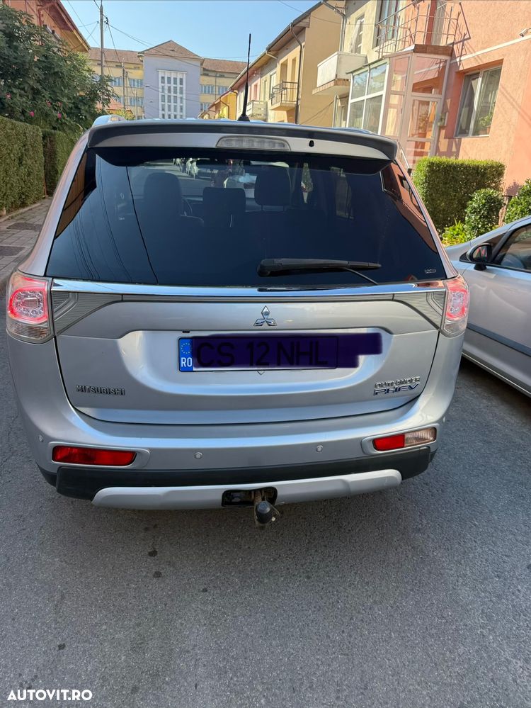 Mitsubishi Outlander - 3