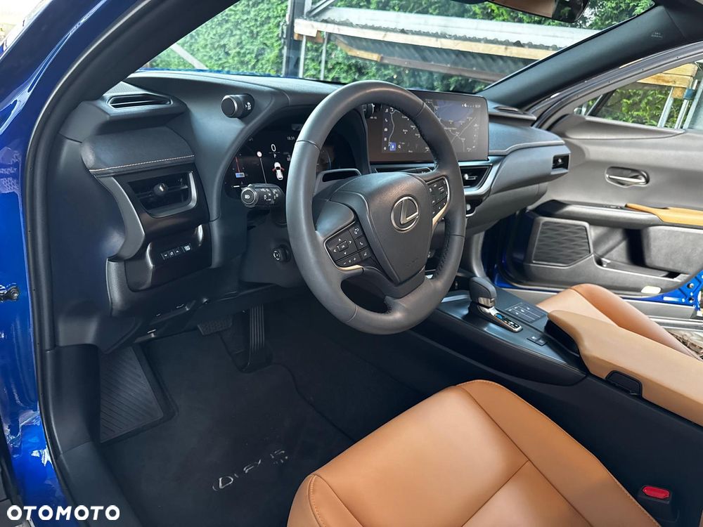 Lexus UX 300h F Sport Design - 7