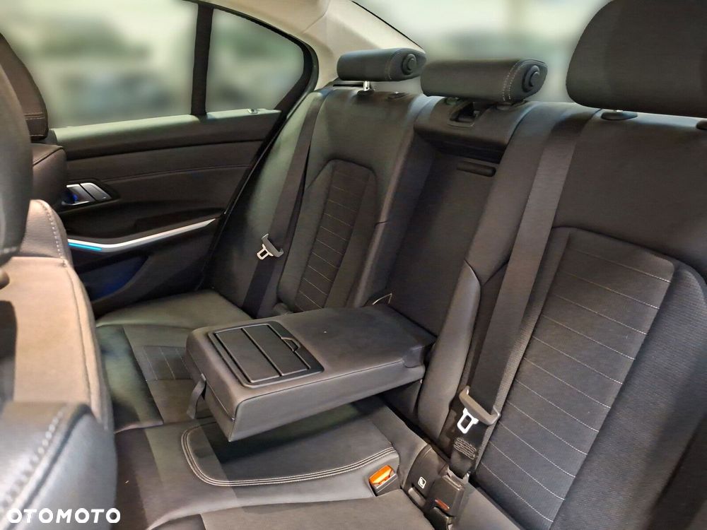 BMW Seria 3 - 18