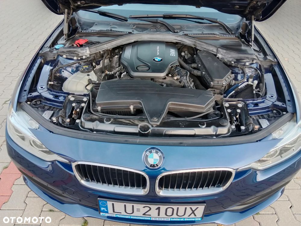 2019 BMW Seria 3, photograph 8