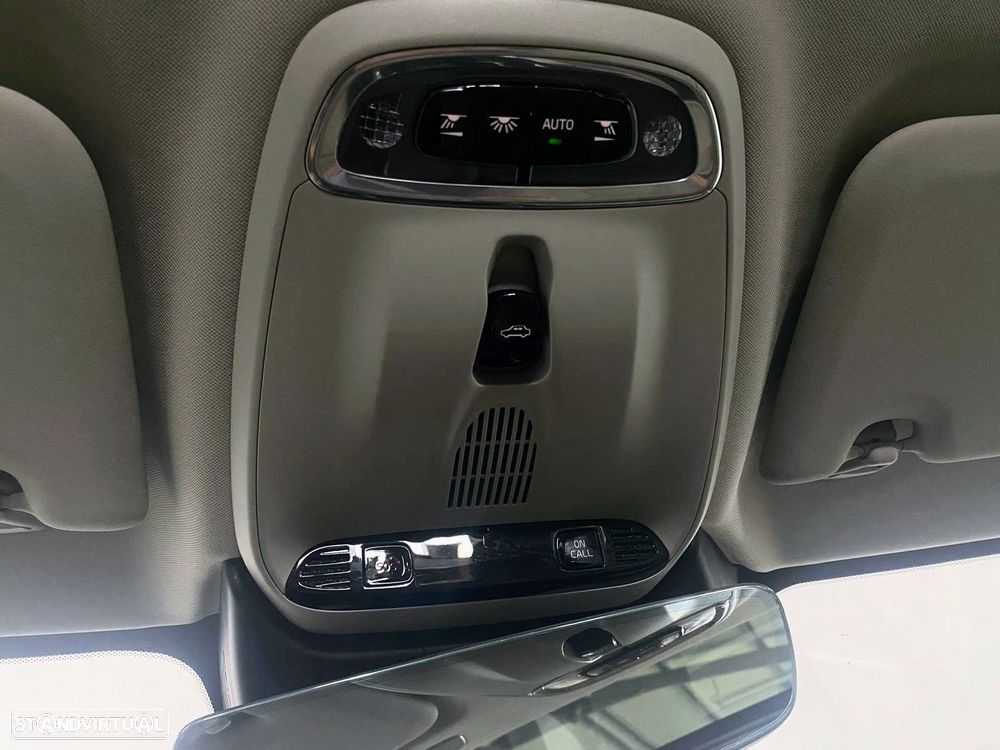 Volvo V60 2.0 B4 Momentum Geartronic - 23