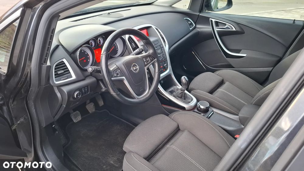 Opel Astra 1.6 Turbo 150 Jahre - 8