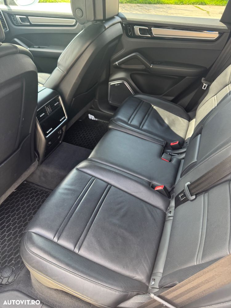 Porsche Cayenne Standard - 4