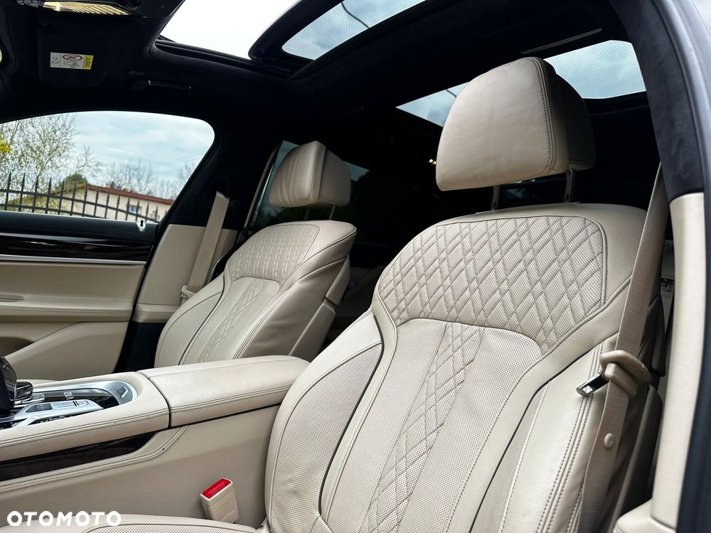 BMW Seria 7 750Li xDrive - 31