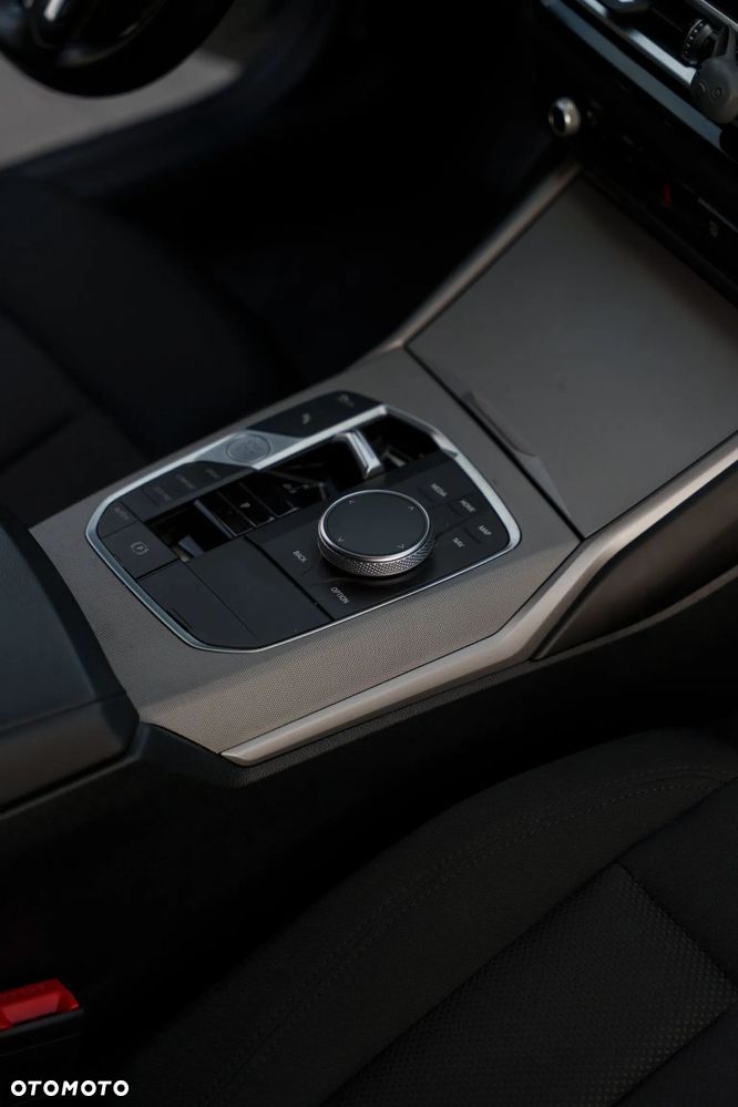BMW Seria 3 318d MHEV - 25