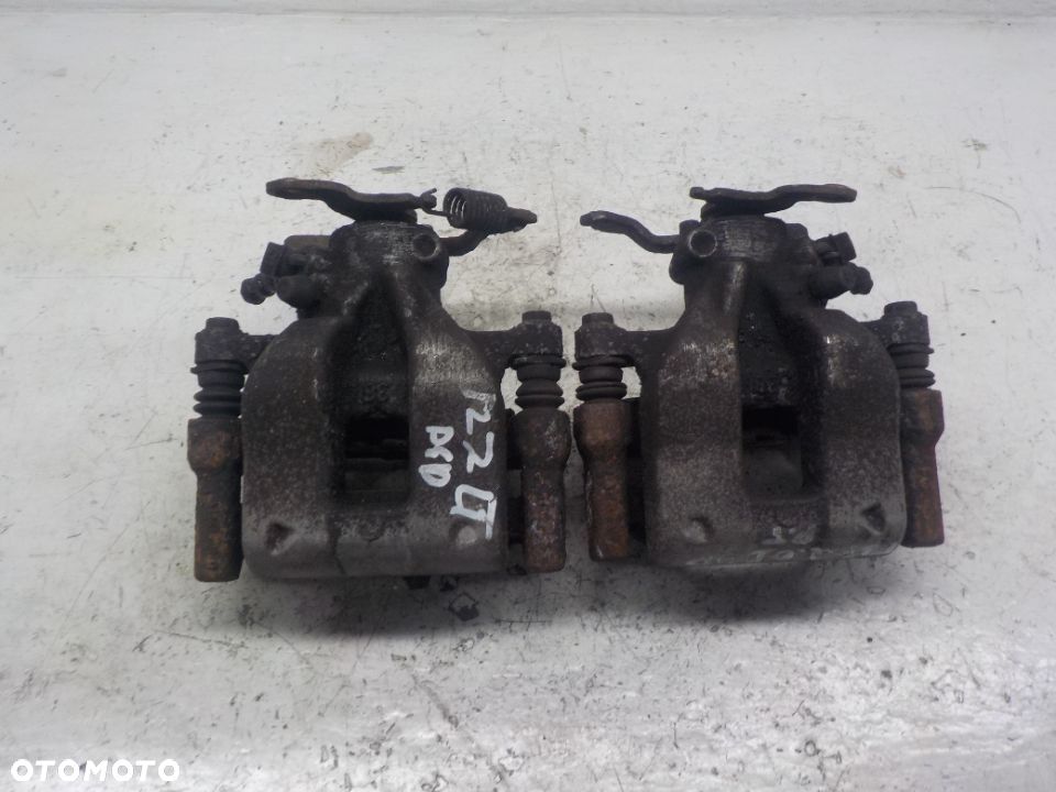 TOYOTA AVENSIS T27  ZACISK LEWY LUB PRAWY TYŁ - 2